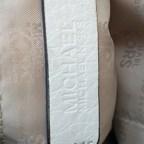 Michael Kors White Leather Shoulder Bag - Picture 11 of 15